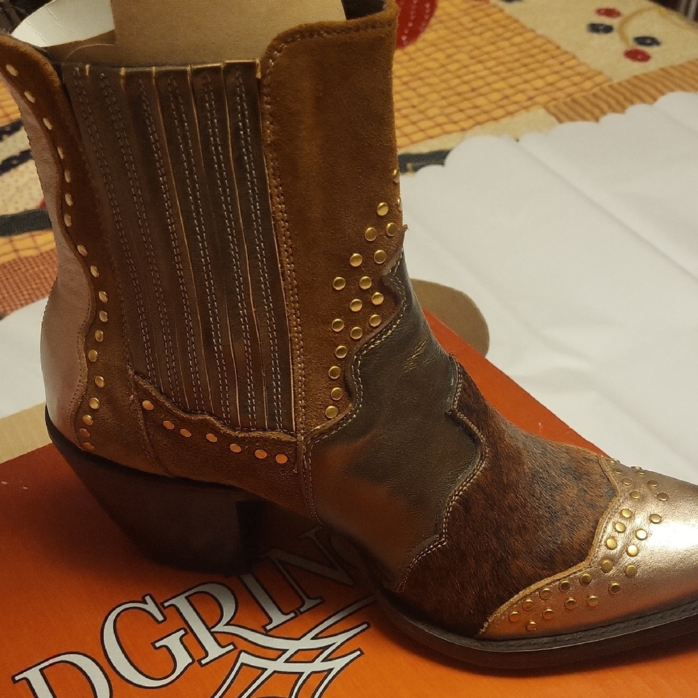Stylish Brown and Gold Ankle Booties - Picture 8 of 15
